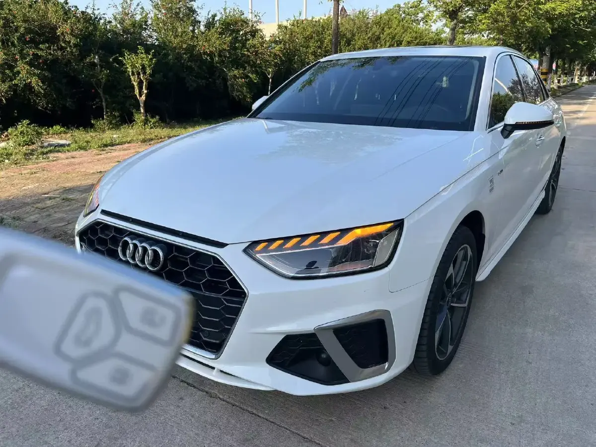 2022 Audi A4L 2.0T 190HP L4 7DCT