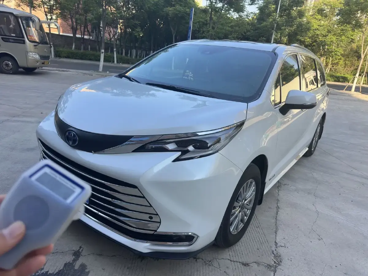 2021 Toyota Sienna 2.5L 192HP L4 E-CVT Hybrid