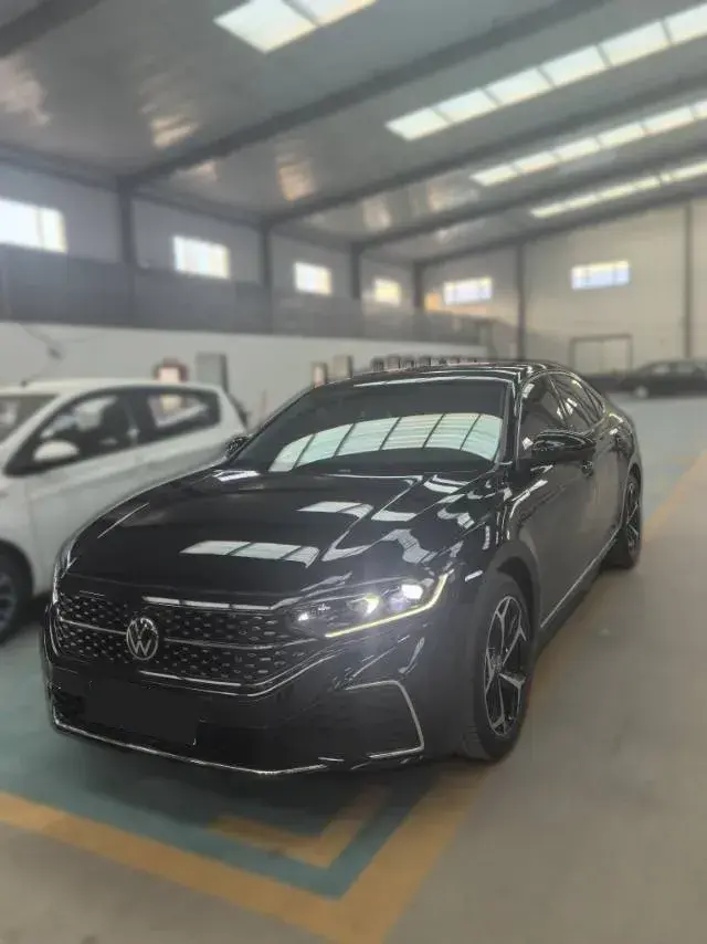 2024 Volkswagen Passat 2.0T 186HP L4 7DCT