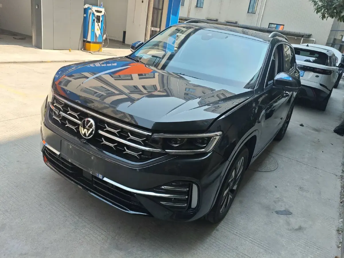 2023 Volkswagen Tayron 2.0T 186HP L4 7DCT