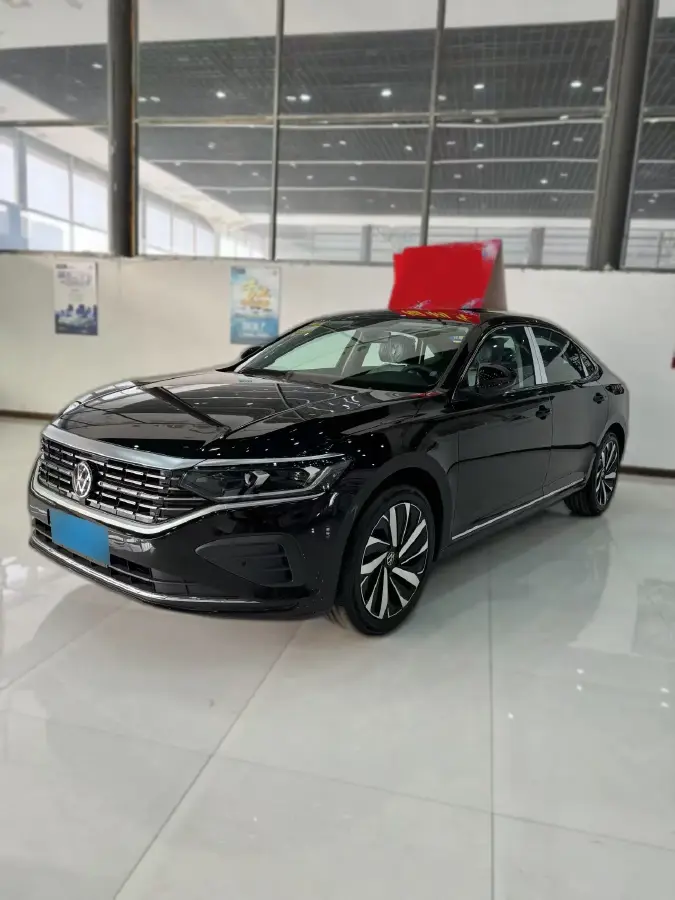 2025 Volkswagen Passat 2.0T 220HP L4 7DCT