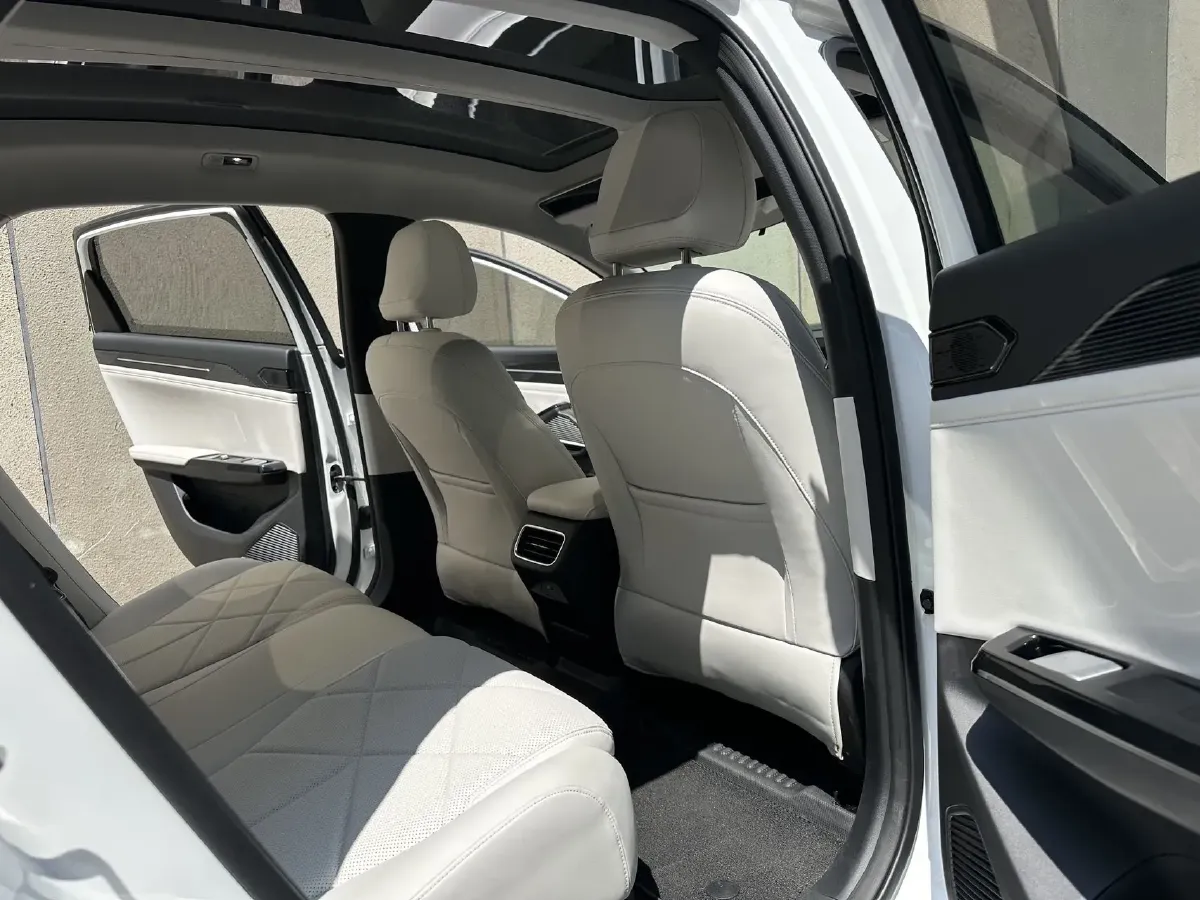 2023 Geely Galaxy L6 1.5T 163HP L4 3DHT PHEV,autocango,china used car exporter,china ev exporter,chinese used car exporter,chinese used ev exporter