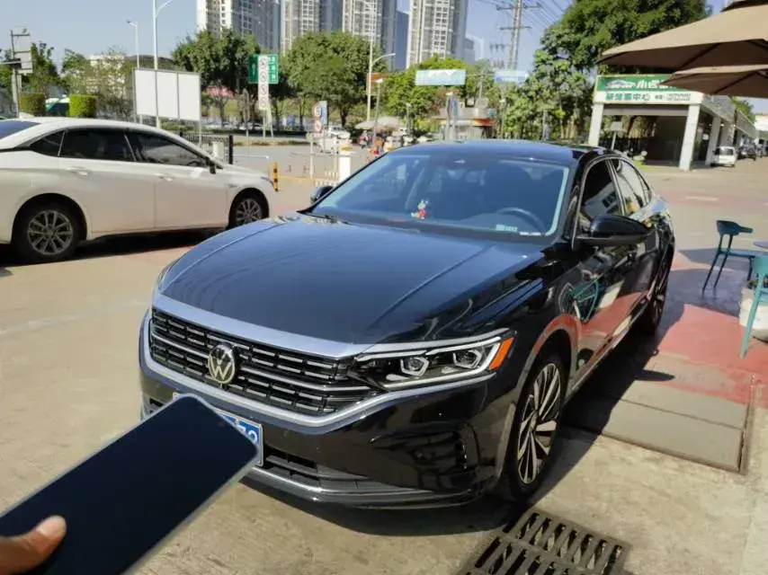 2024 Volkswagen Passat 2.0T 220HP L4 7DCT