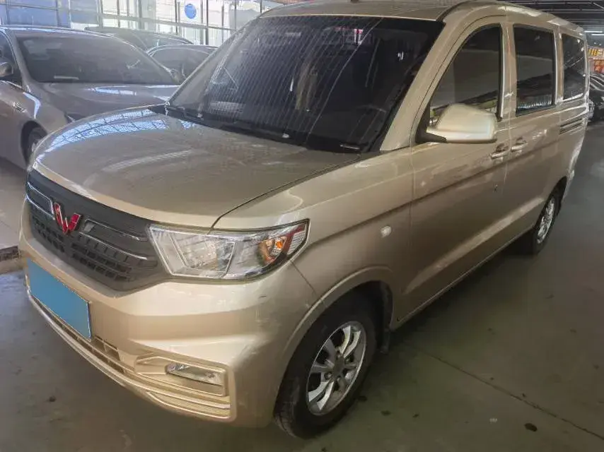 2022 WuLing HongGuang V 1.2L 76HP L4 5MT