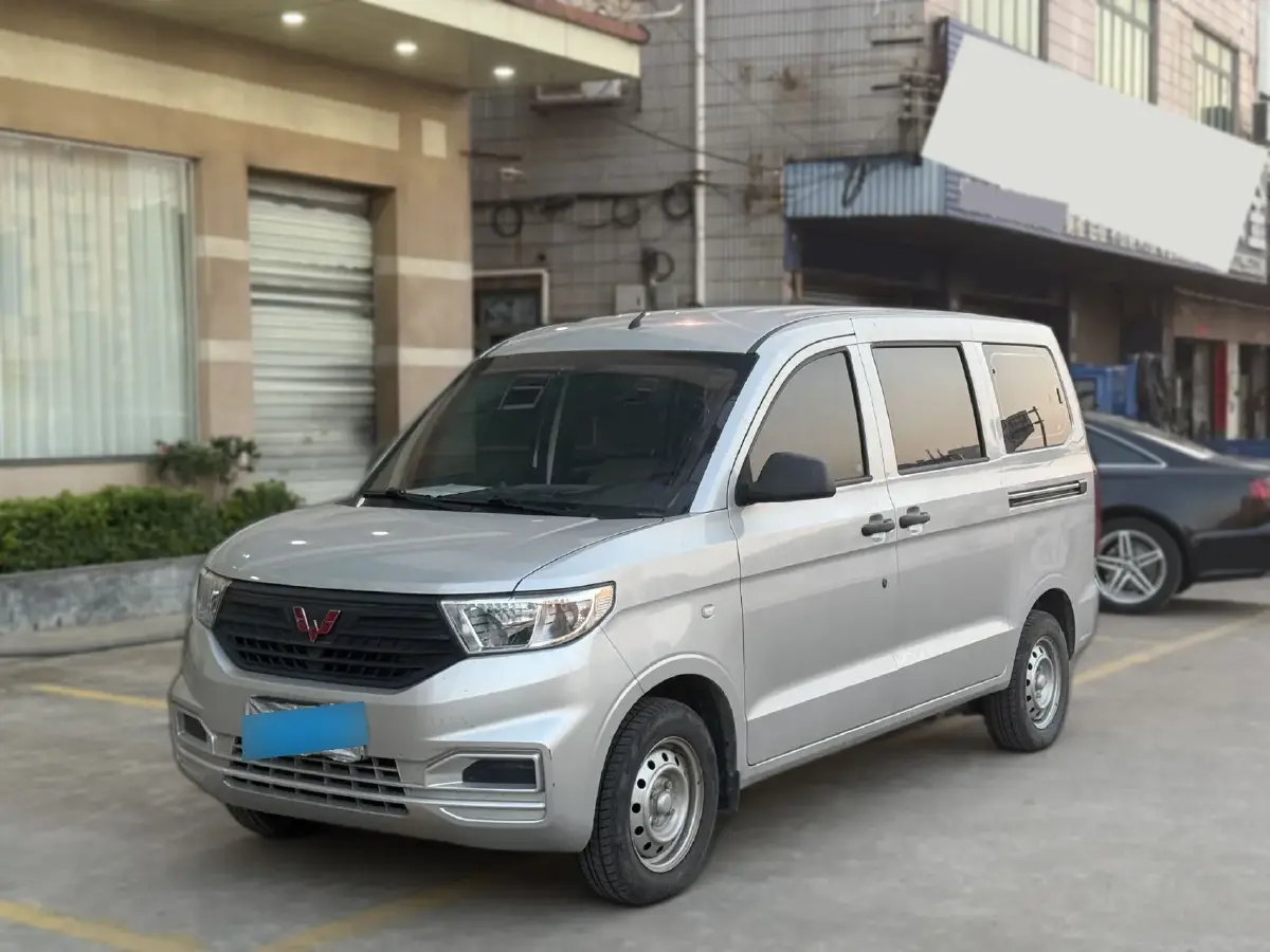 2022 WuLing HongGuang V 1.5L 99HP L4 6MT