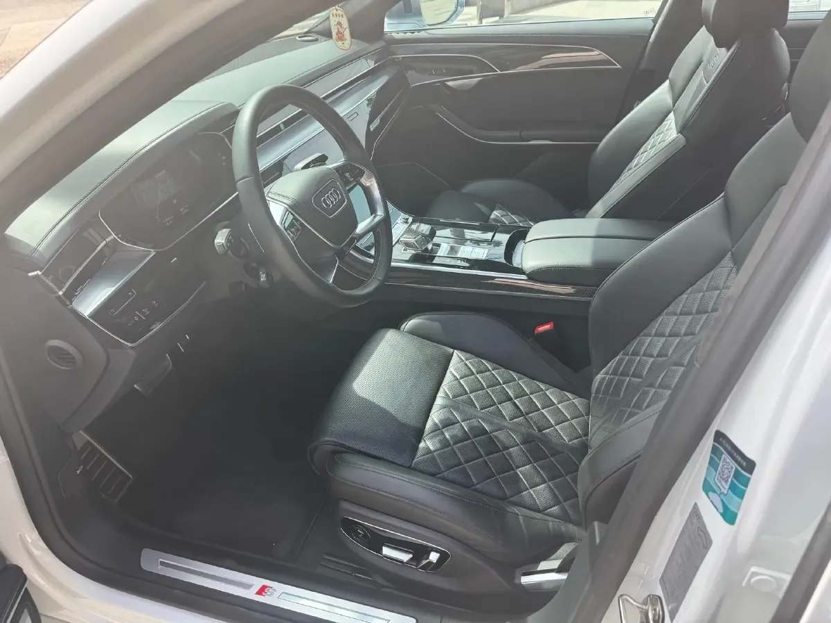 2021 Audi S8 4.0T 571HP V8 8AT,autocango,china used car exporter,china ev exporter,chinese used car exporter,chinese used ev exporter