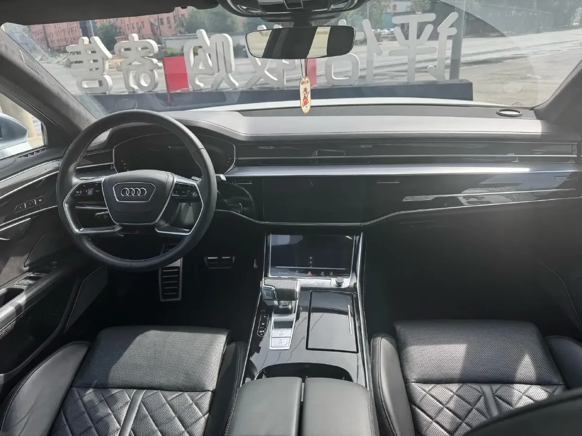2021 Audi S8 4.0T 571HP V8 8AT,autocango,china used car exporter,china ev exporter,chinese used car exporter,chinese used ev exporter