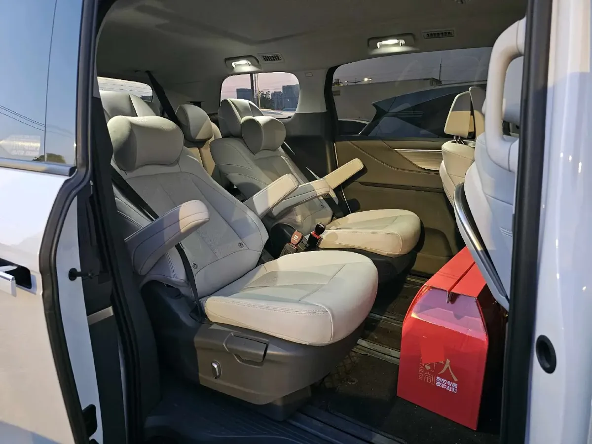 2025 Buick GL8 2.0T 237HP L4 9AT,autocango,china used car exporter,china ev exporter,chinese used car exporter,chinese used ev exporter