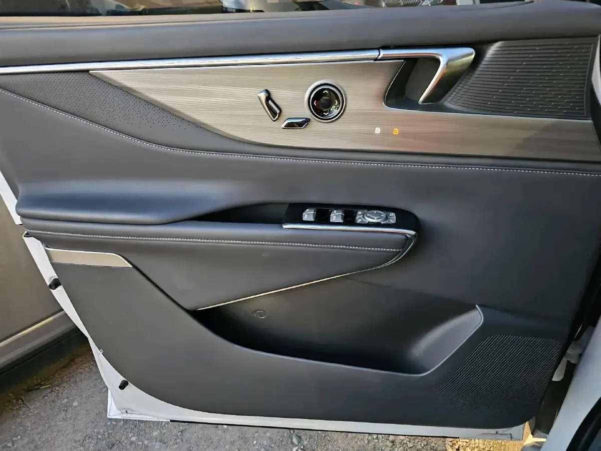 2025 Buick GL8 2.0T 237HP L4 9AT,autocango,china used car exporter,china ev exporter,chinese used car exporter,chinese used ev exporter