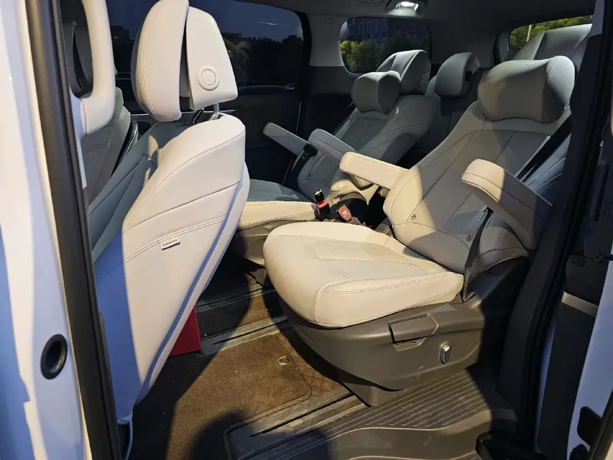 2025 Buick GL8 2.0T 237HP L4 9AT,autocango,china used car exporter,china ev exporter,chinese used car exporter,chinese used ev exporter