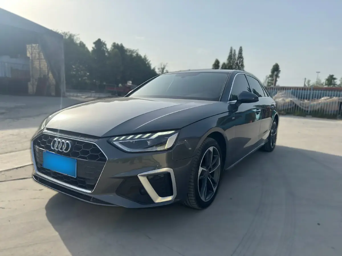 2022 Audi A4L 2.0T 190HP L4 7DCT