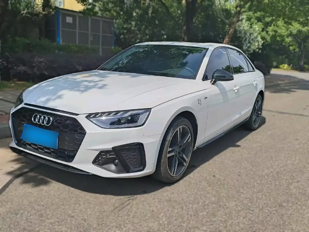 2022 Audi A4L 2.0T 190HP L4 7DCT