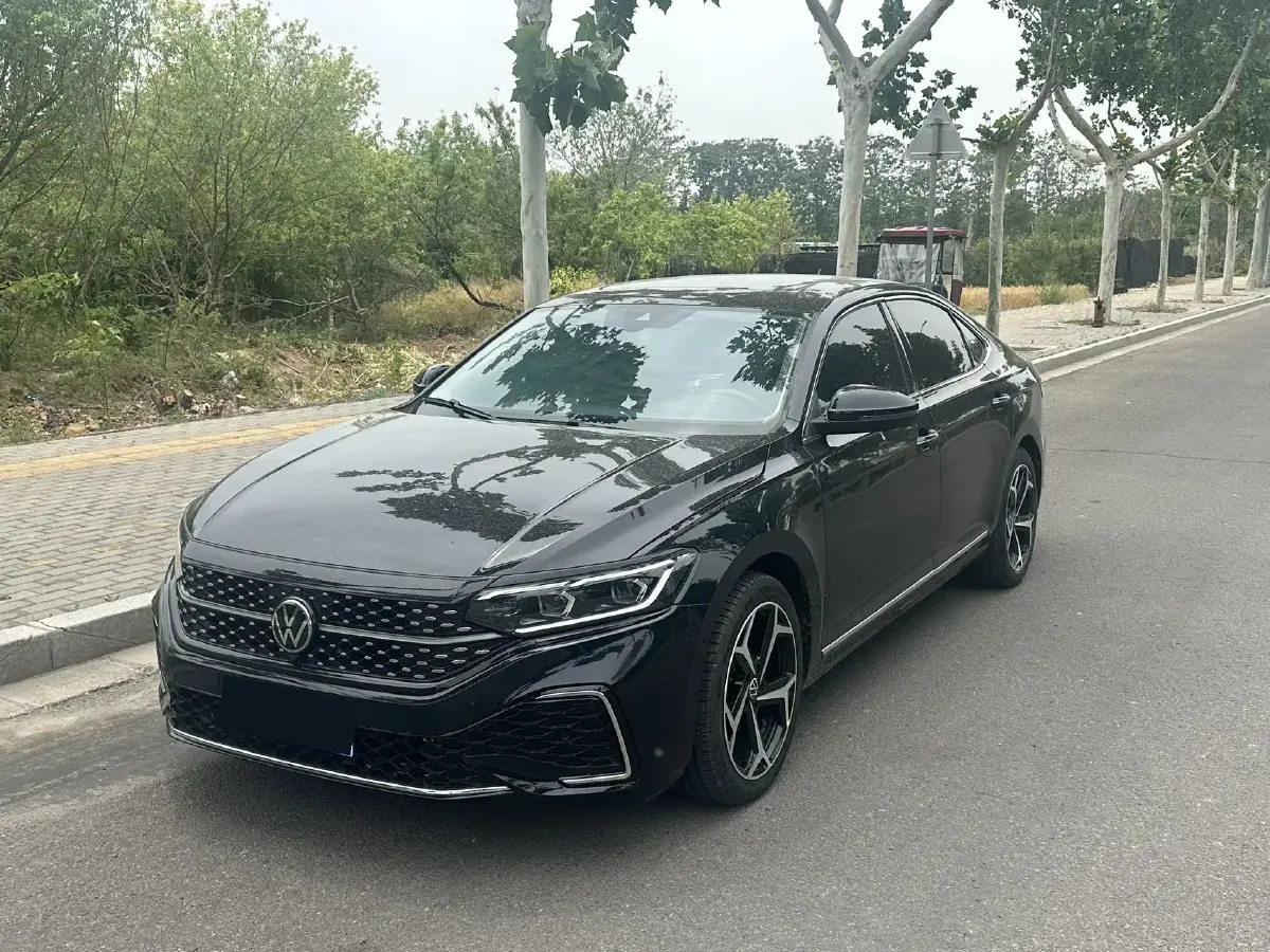 2024 Volkswagen Passat 2.0T 220HP L4 7DCT