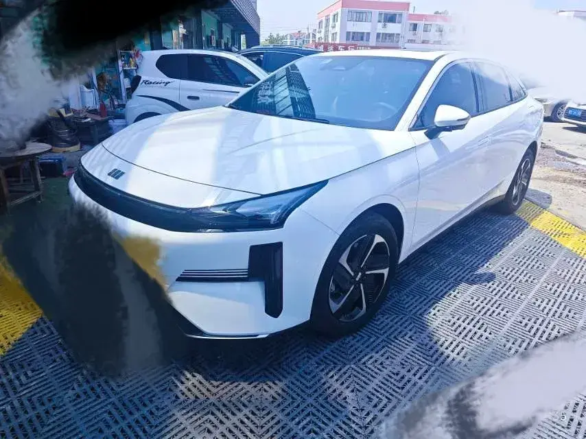 2024 Geely Galaxy L6 1.5T 163HP L4 3DHT PHEV