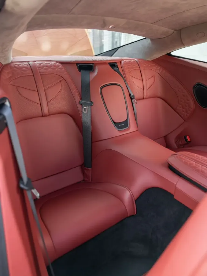 2019 Aston Martin DBS 5.2T 725HP V12 8AT,autocango,china used car exporter,china ev exporter,chinese used car exporter,chinese used ev exporter