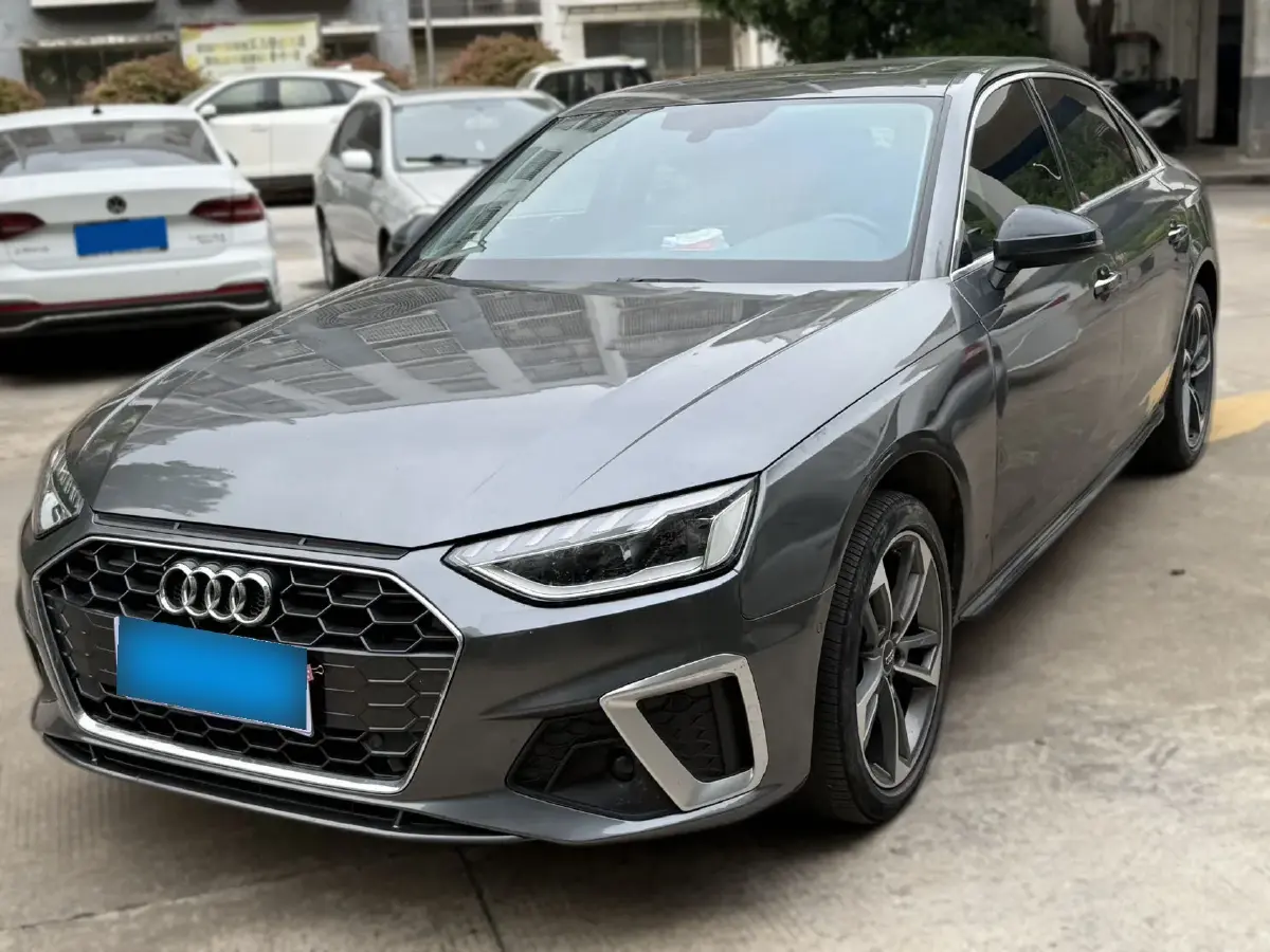 2022 Audi A4L 2.0T 190HP L4 7DCT