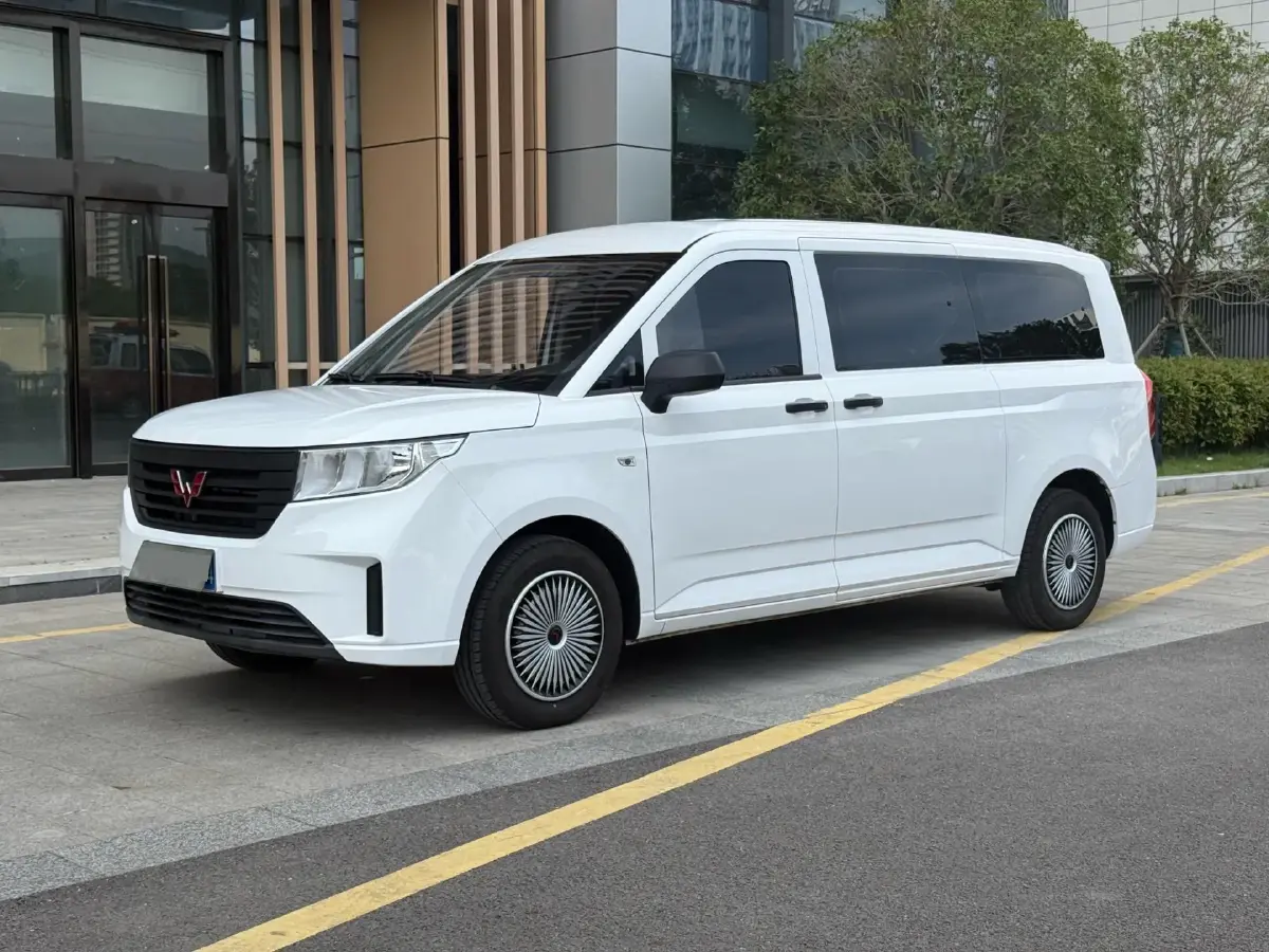2022 WuLing ZhengChen 2.0L 136HP L4 6MT