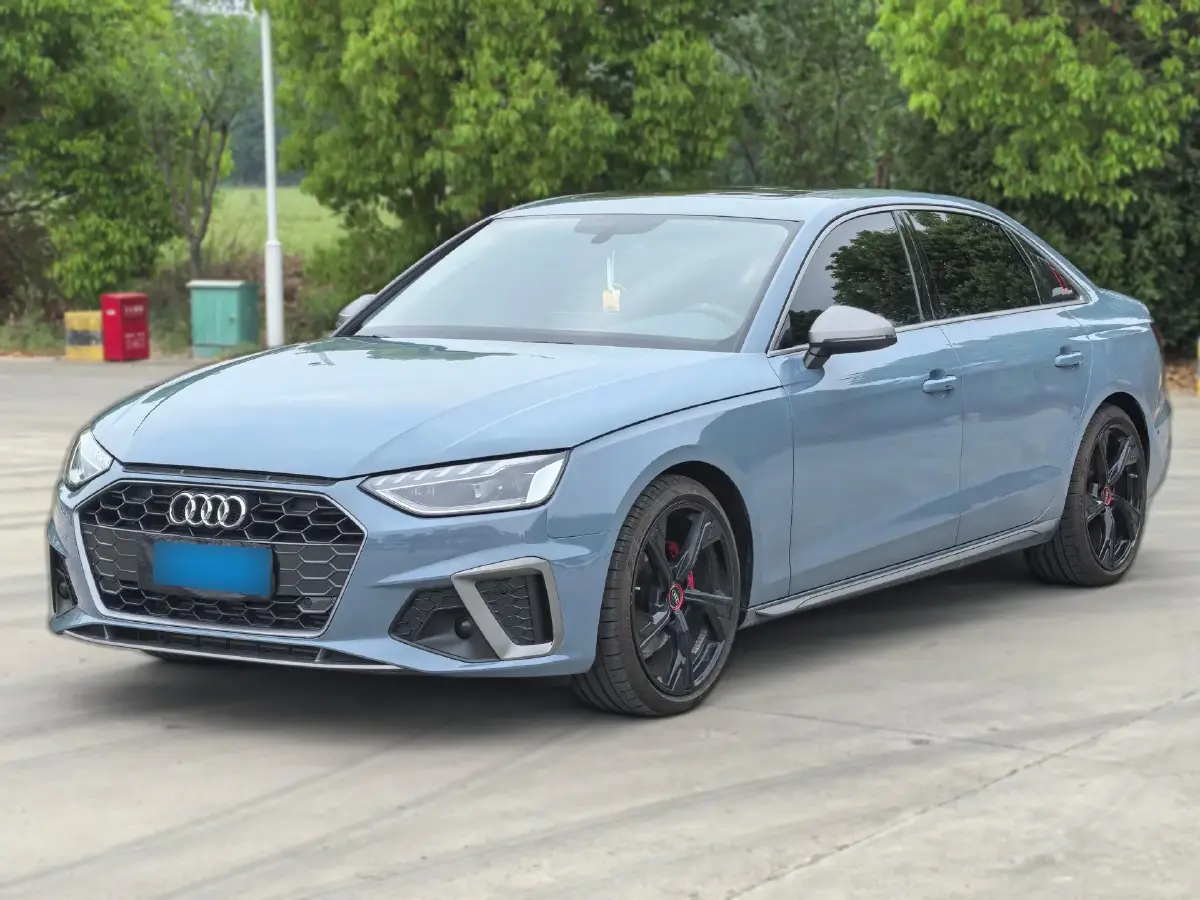 2022 Audi A4L 2.0T 190HP L4 7DCT