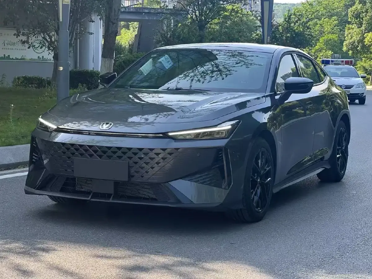 2023 ChangAn UNI-V 1.5T 188HP L4 7DCT