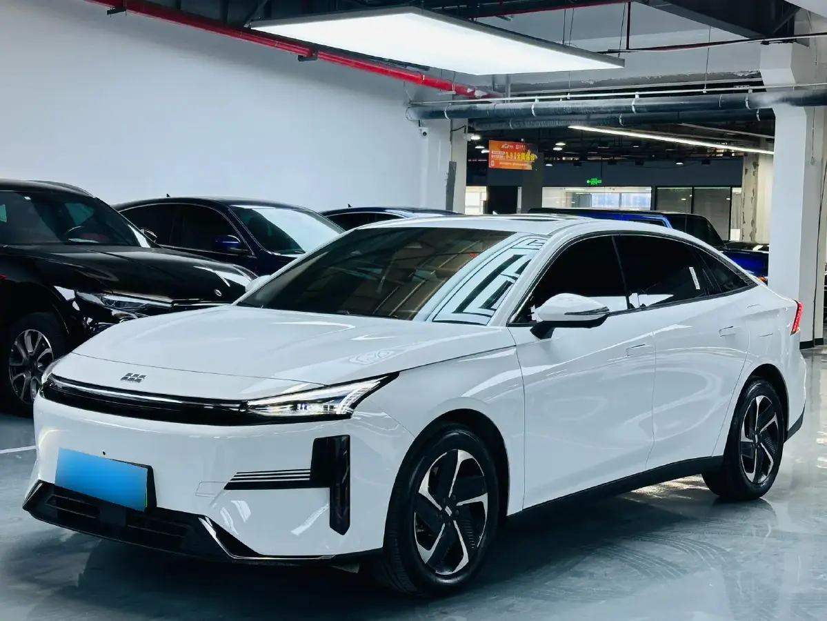 2024 Geely Galaxy L6 1.5T 163HP L4 3DHT PHEV