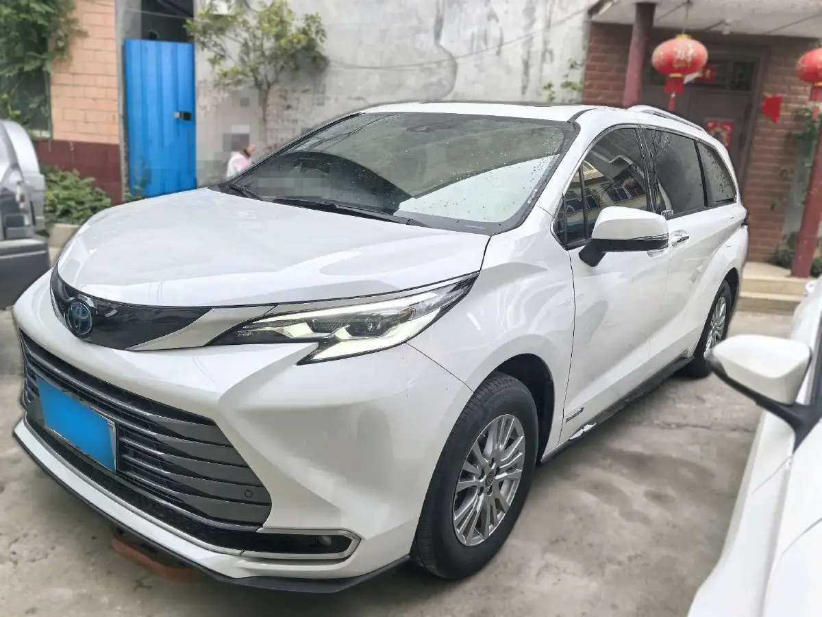 2021 Toyota Sienna 2.5L 192HP L4 E-CVT Hybrid