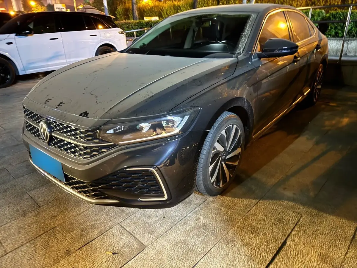 2022 Volkswagen Passat 2.0T 186HP L4 7DCT