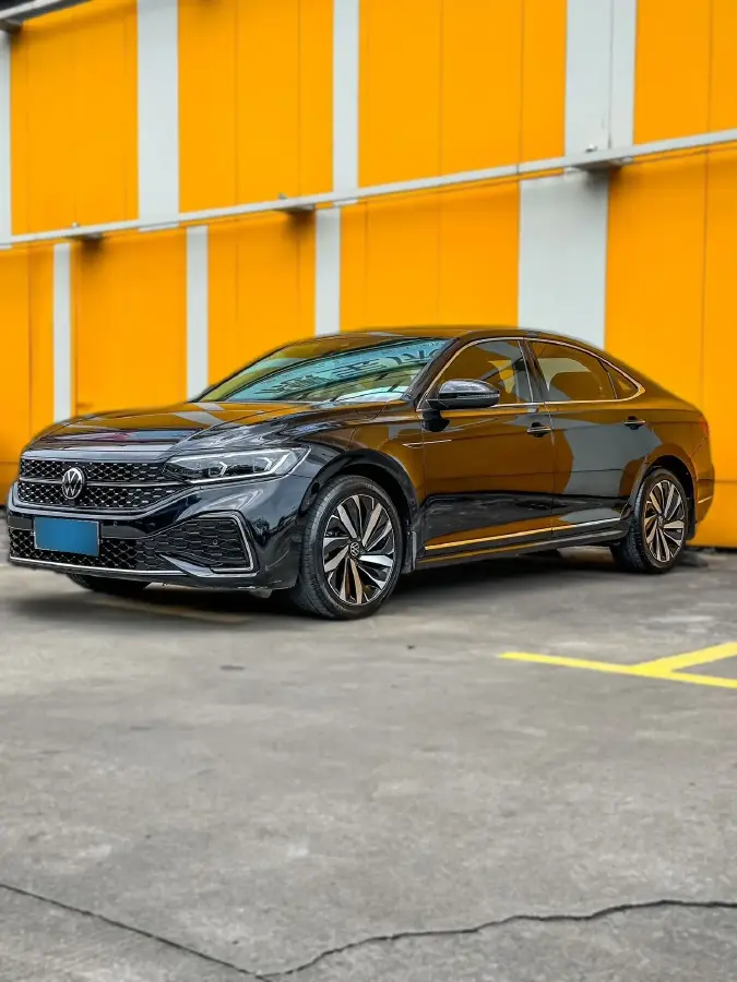 2022 Volkswagen Passat 2.0T 186HP L4 7DCT