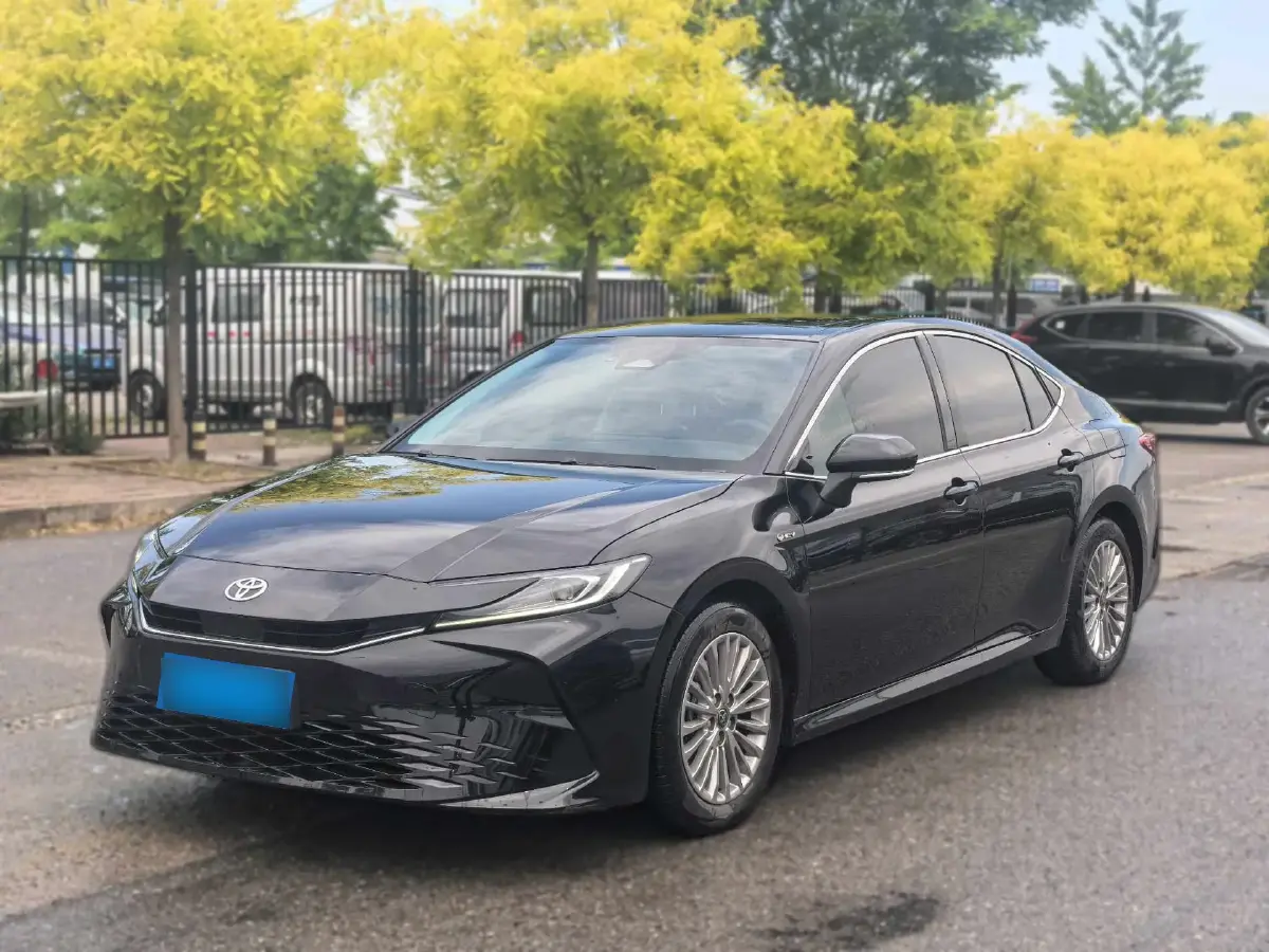 2024 Toyota Camry 2.0L 152HP L4 E-CVT Hybrid