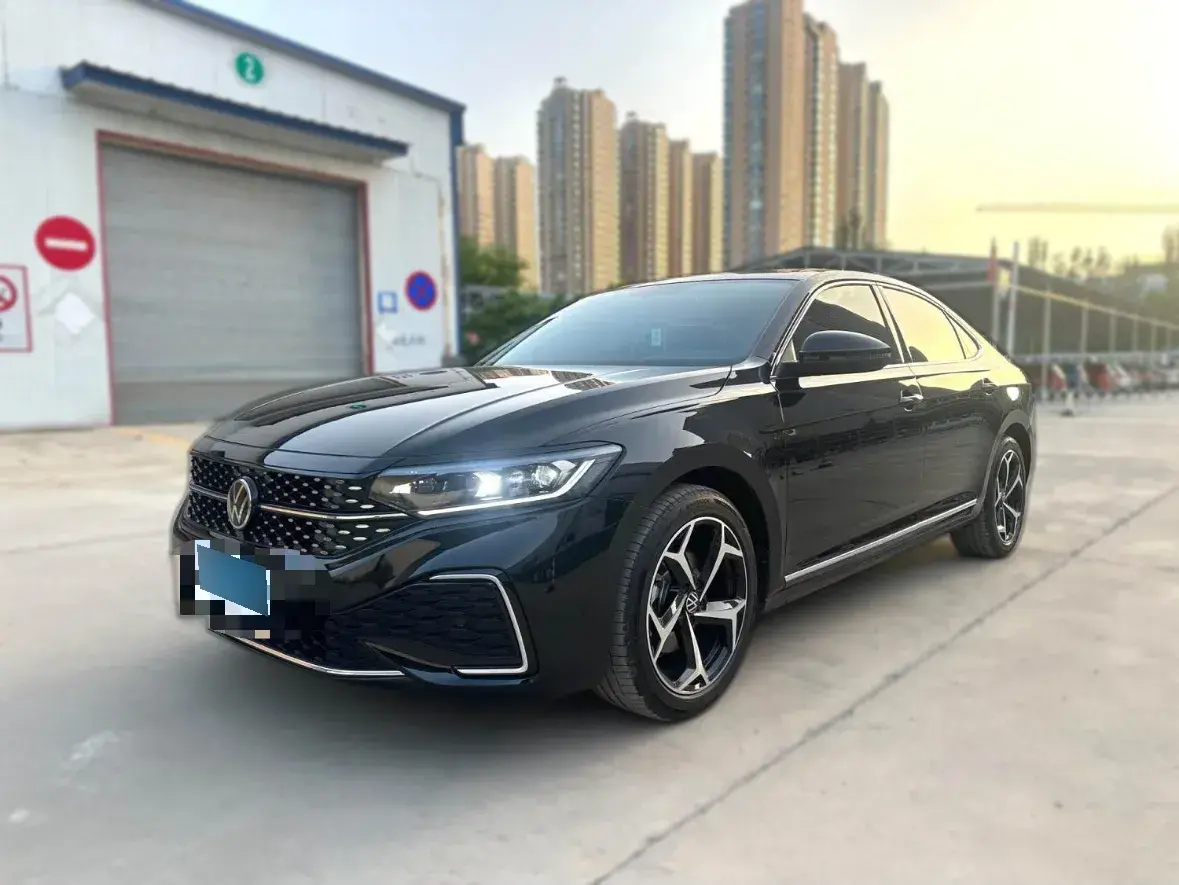 2024 Volkswagen Passat 2.0T 186HP L4 7DCT