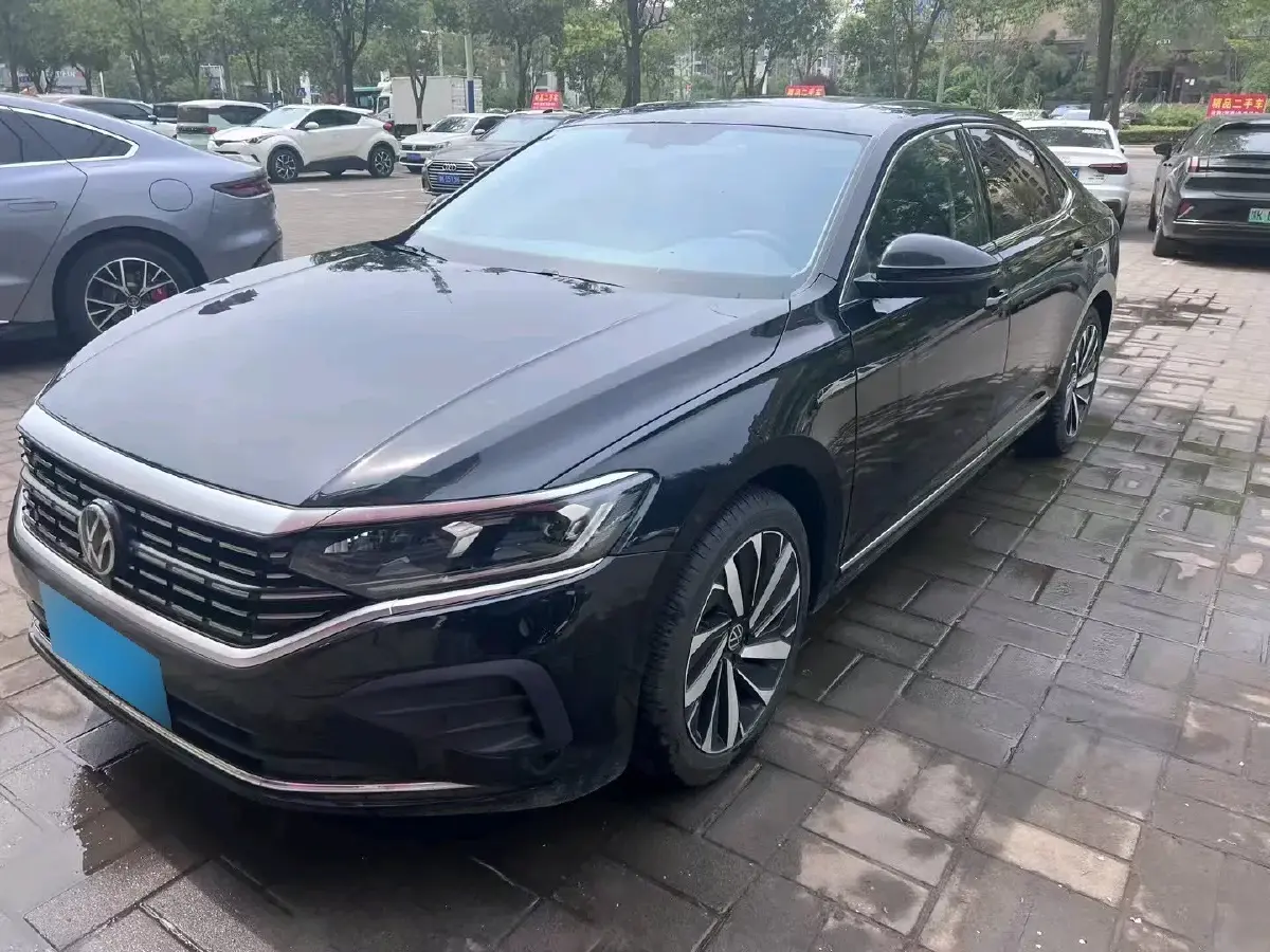 2024 Volkswagen Passat 2.0T 220HP L4 7DCT