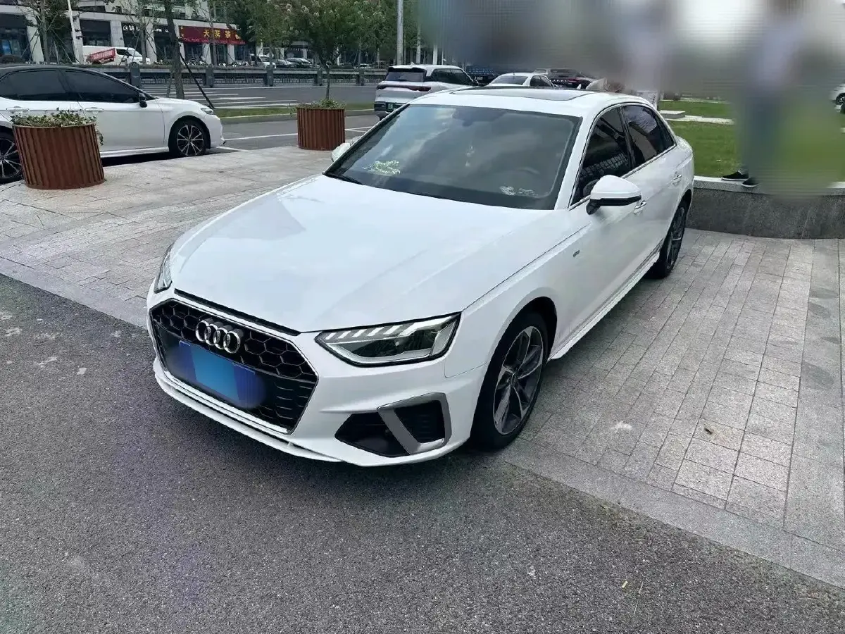 2022 Audi A4L 2.0T 190HP L4 7DCT