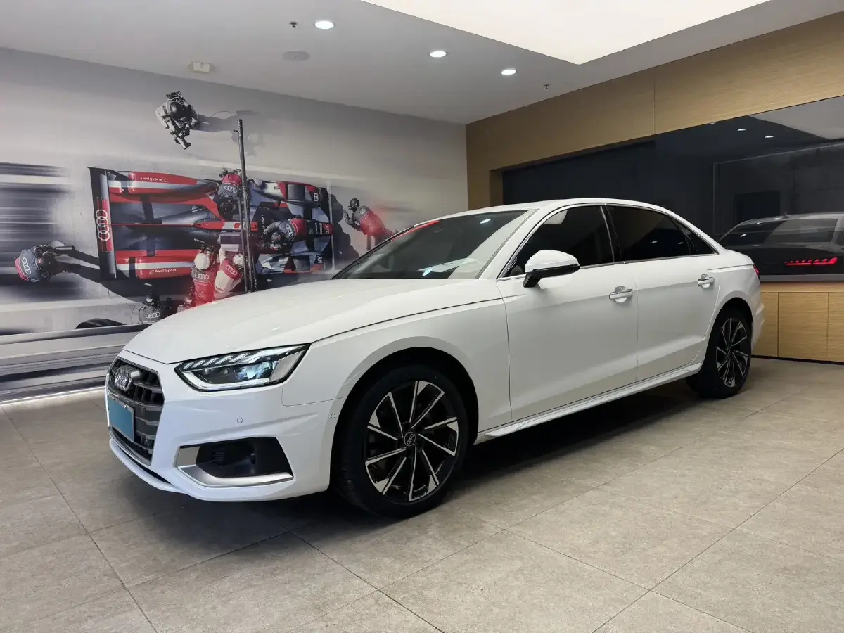 2022 Audi A4L 2.0T 190HP L4 7DCT