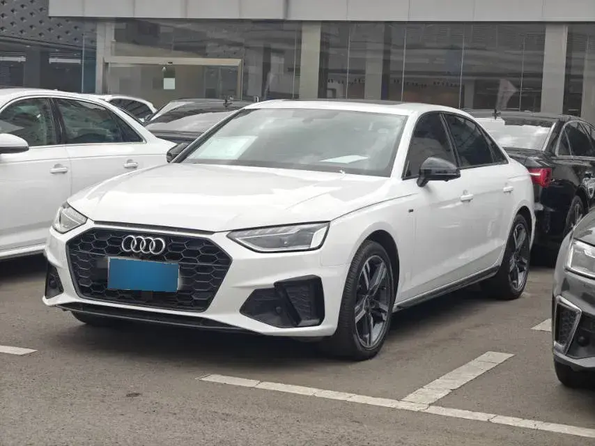 2022 Audi A4L 2.0T 190HP L4 7DCT