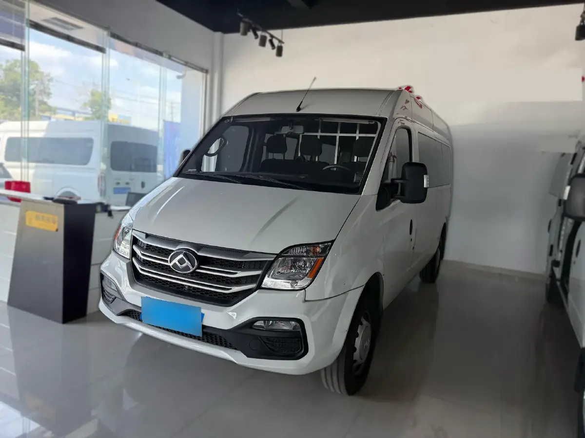 2023 MAXUS XinTu V80 2.0T 127HP L4 6AMT