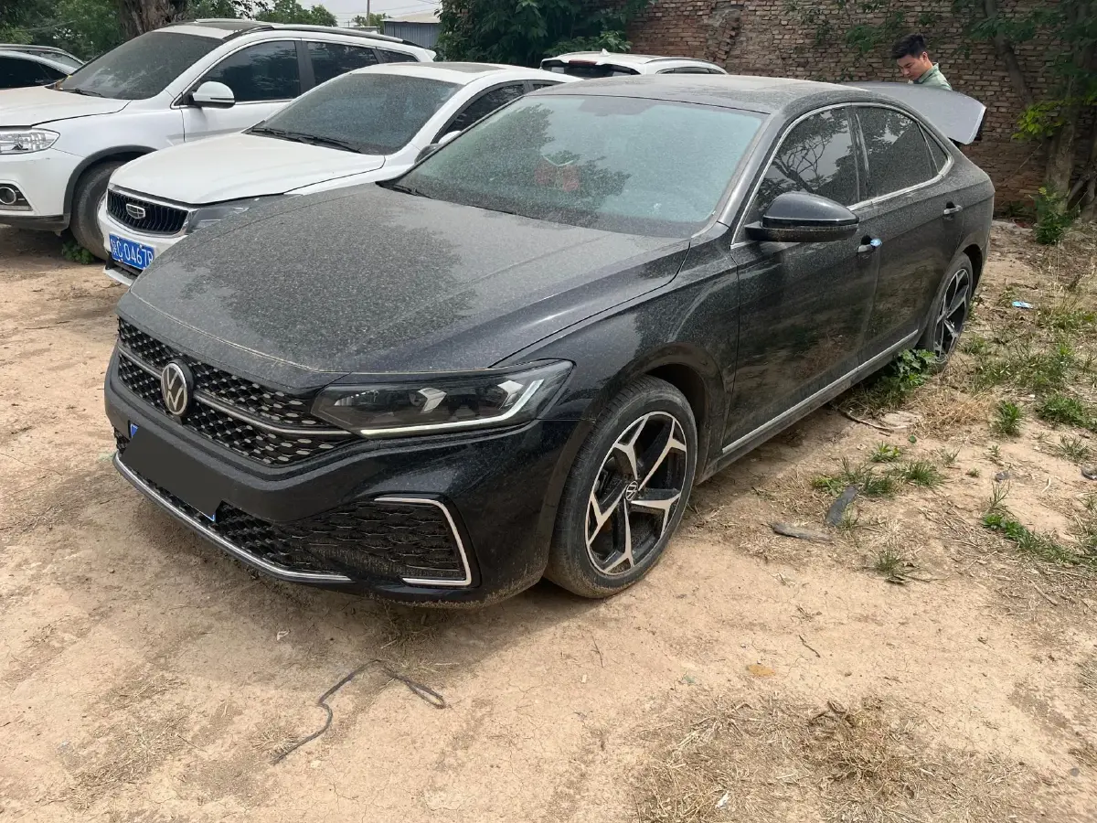2024 Volkswagen Passat 2.0T 220HP L4 7DCT