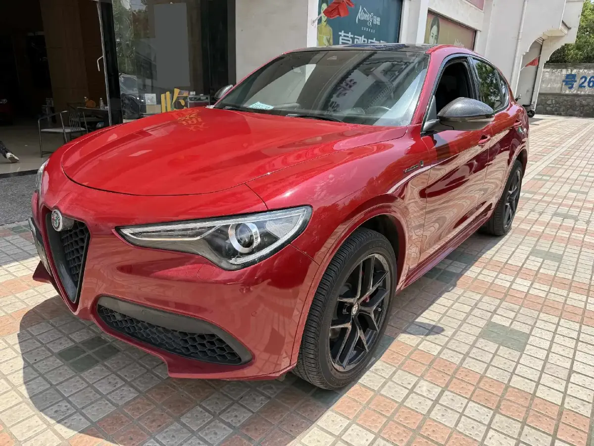 2021 Alfa Romeo Stelvio 2.0T 280HP L4 8AT