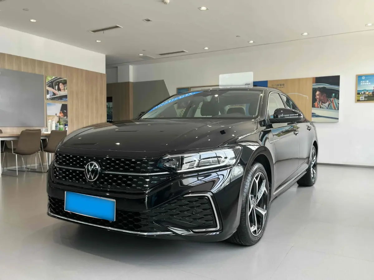 2024 Volkswagen Passat 2.0T 220HP L4 7DCT