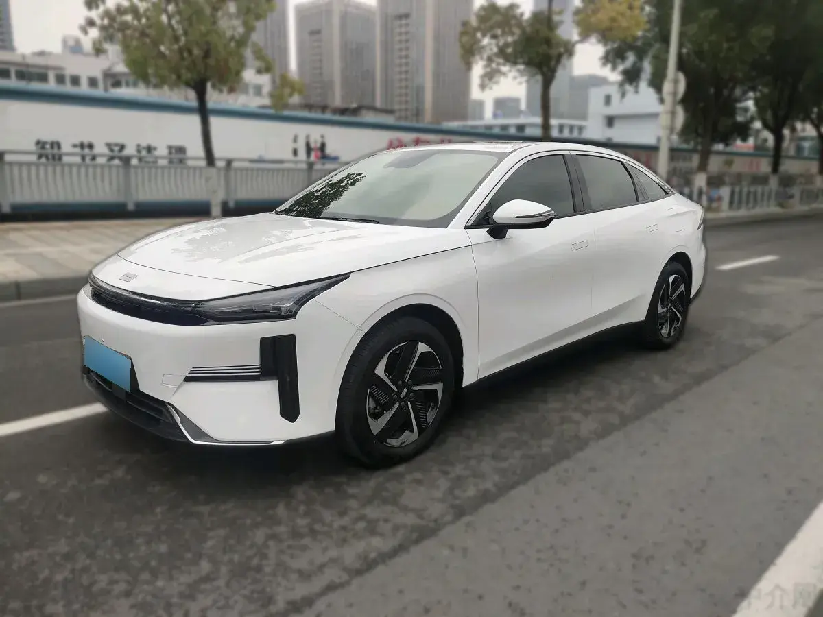 2023 Geely Galaxy L6 1.5T 163HP L4 3DHT PHEV