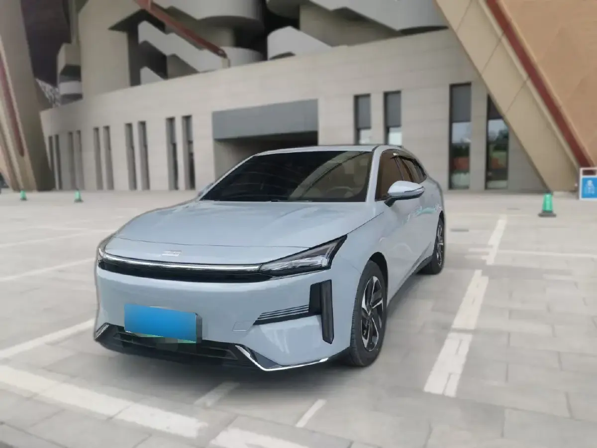 2024 Geely Galaxy L6 1.5T 163HP L4 3DHT PHEV