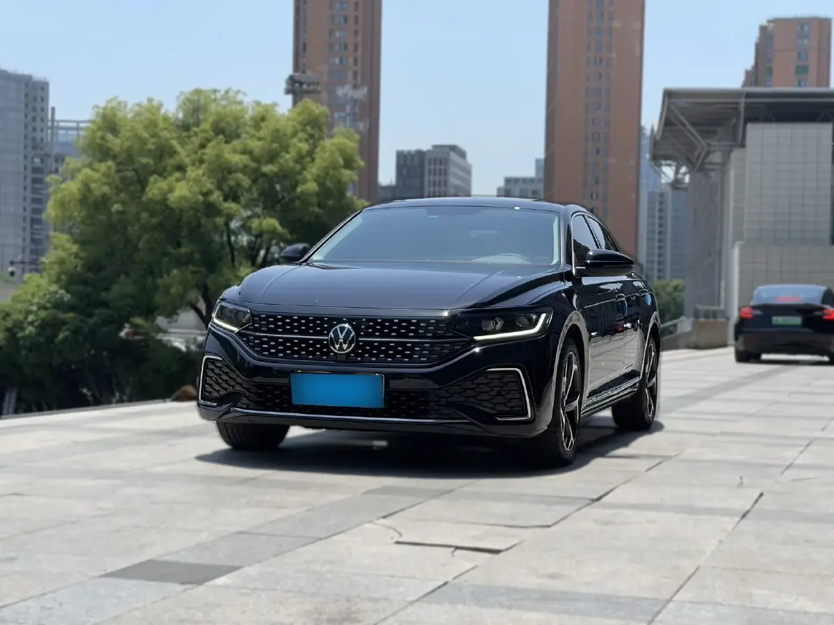 2023 Volkswagen Passat 2.0T 186HP L4 7DCT