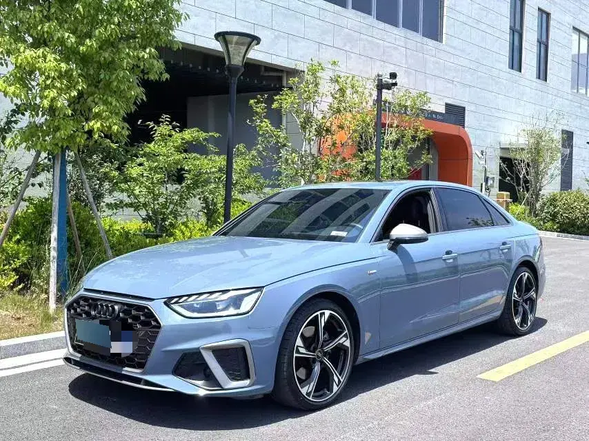 2022 Audi A4L 2.0T 190HP L4 7DCT