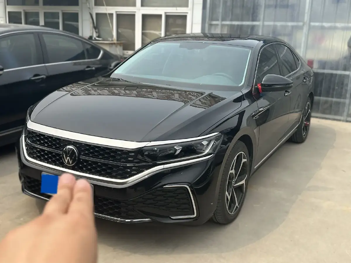 2023 Volkswagen Passat 2.0T 186HP L4 7DCT