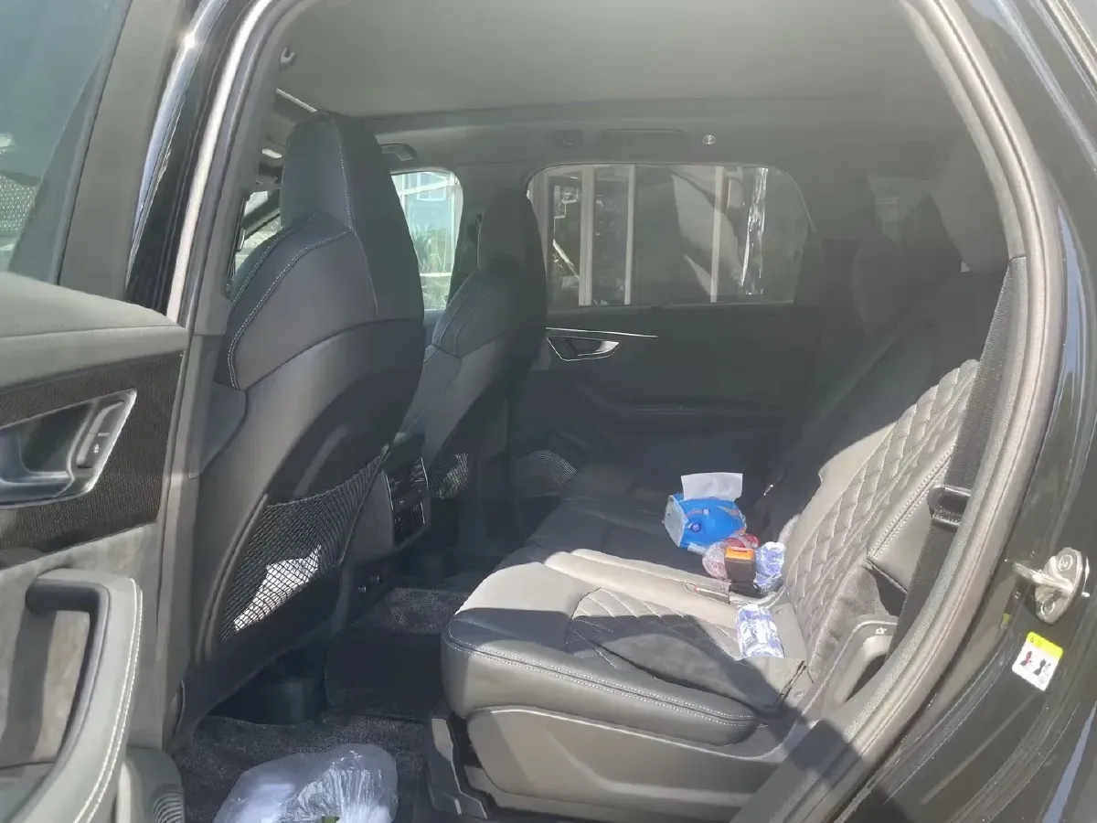 2024 Audi SQ7 4.0T 507HP V8 8AT,autocango,china used car exporter,china ev exporter,chinese used car exporter,chinese used ev exporter