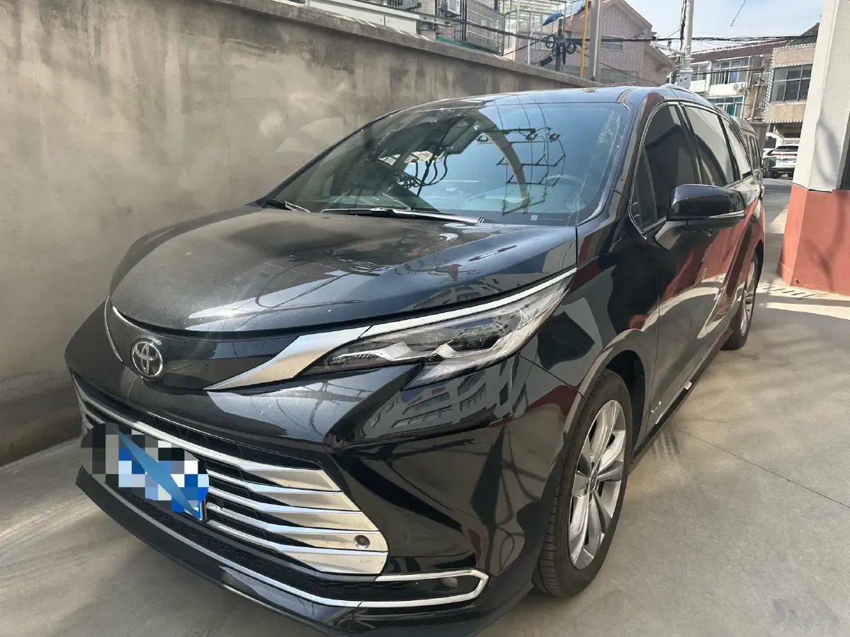 2024 Toyota Sienna 2.5L 189HP L4 E-CVT Hybrid
