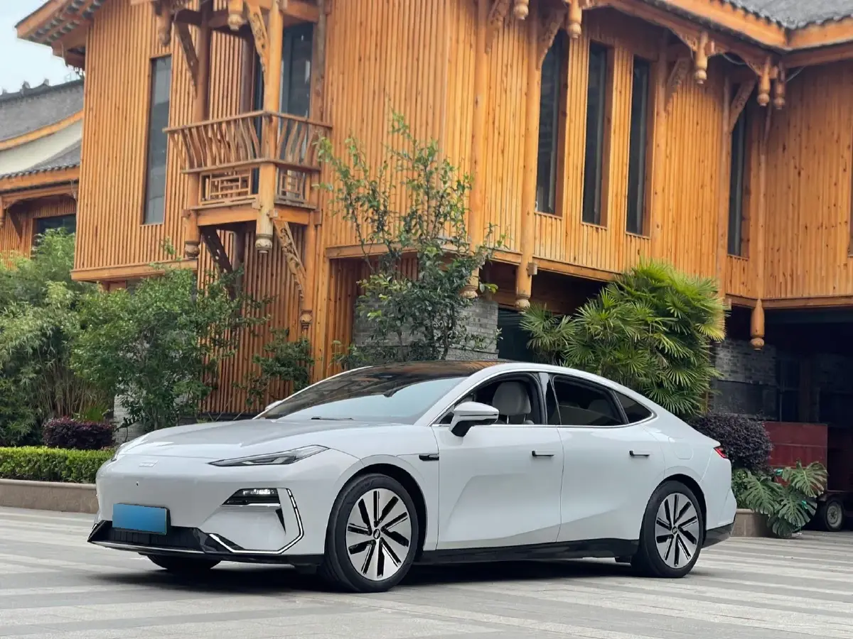 2024 Geely Galaxy E8 BEV 76KWH