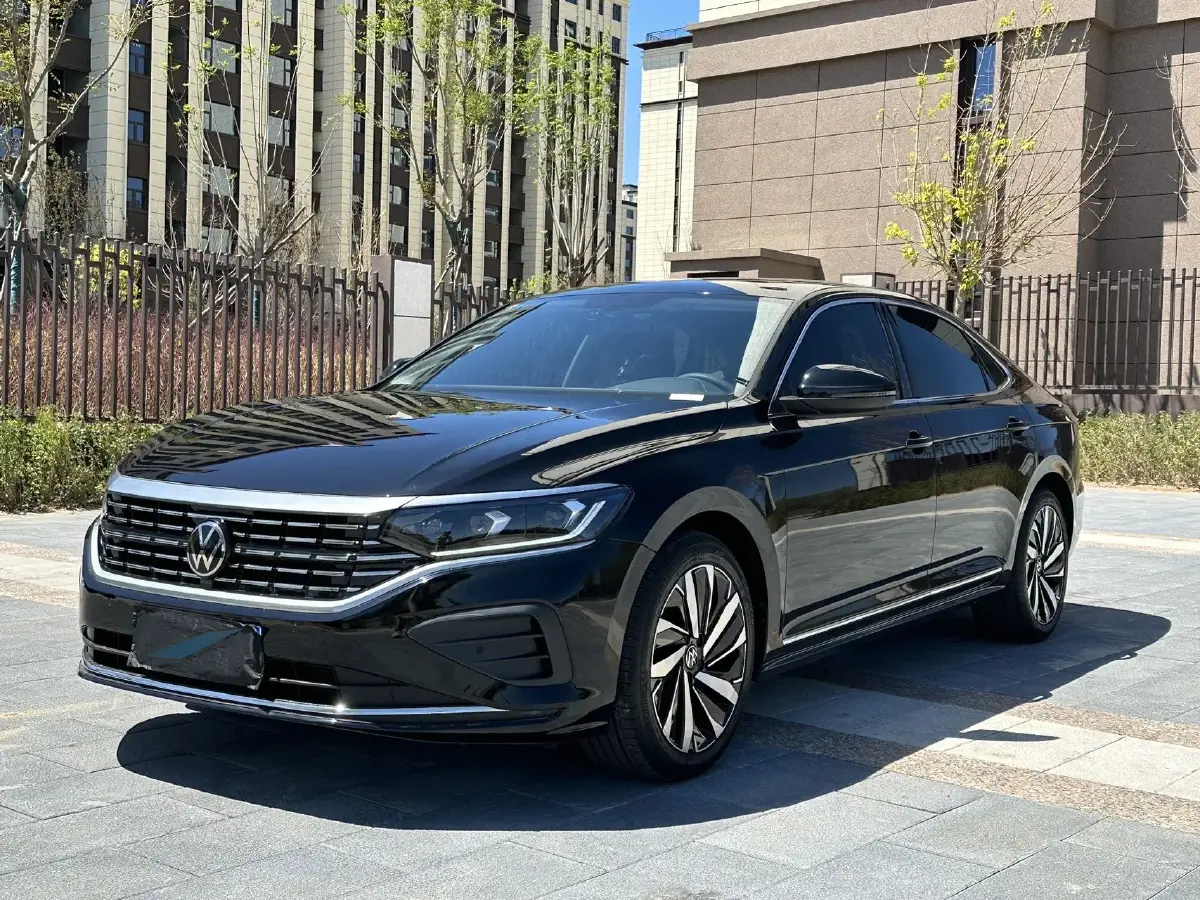2024 Volkswagen Passat 2.0T 220HP L4 7DCT
