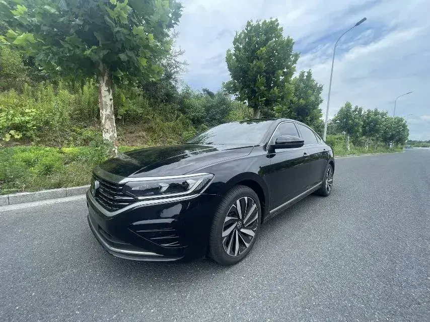 2023 Volkswagen Passat 2.0T 186HP L4 7DCT