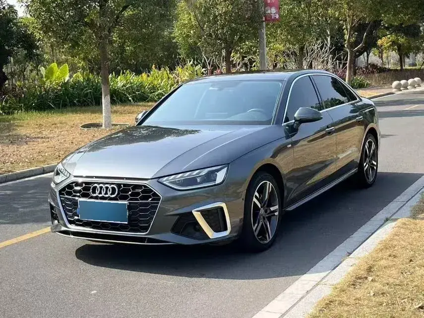2022 Audi A4L 2.0T 190HP L4 7DCT