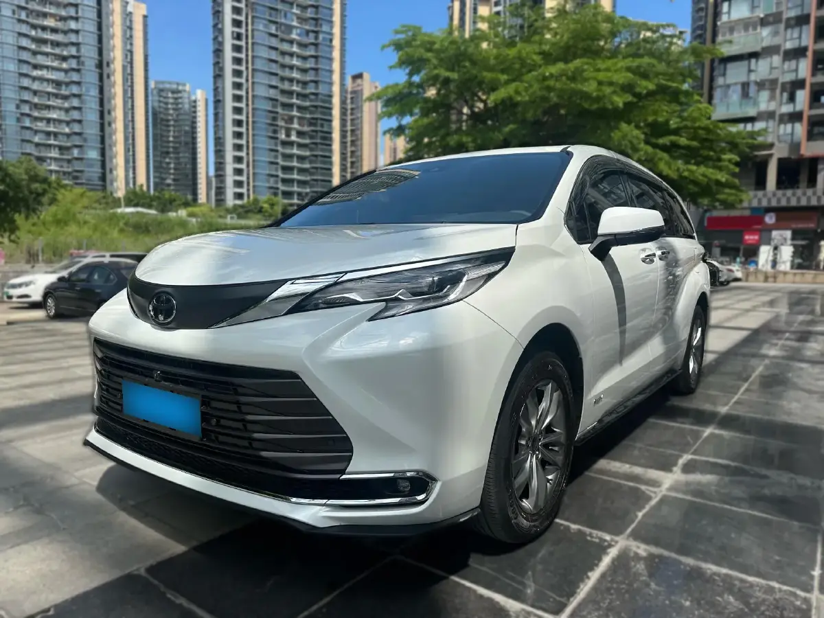 2024 Toyota Sienna 2.5L 189HP L4 E-CVT Hybrid