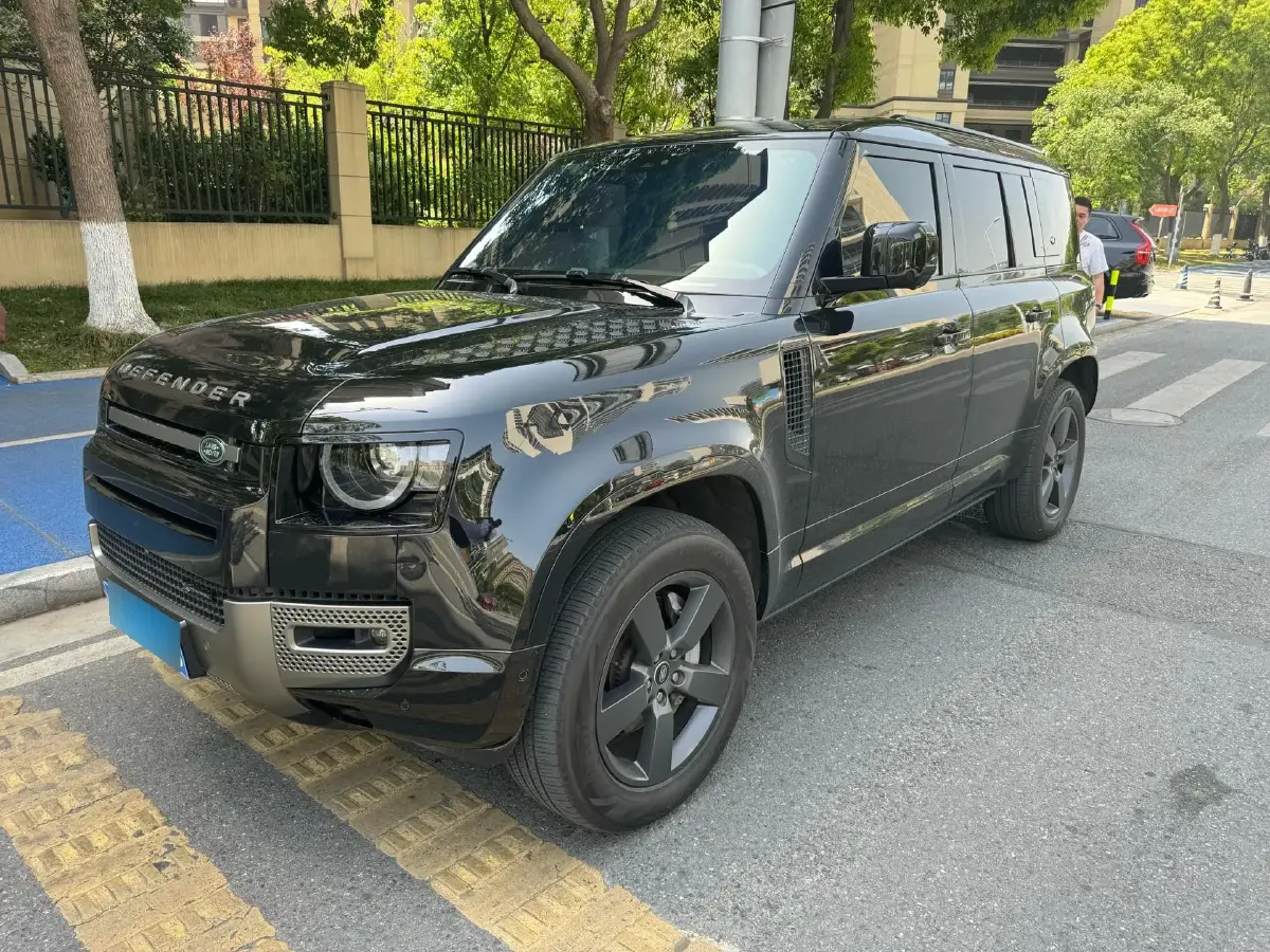 2023 Land Rover Defender 3.0T 400HP L6 8AT